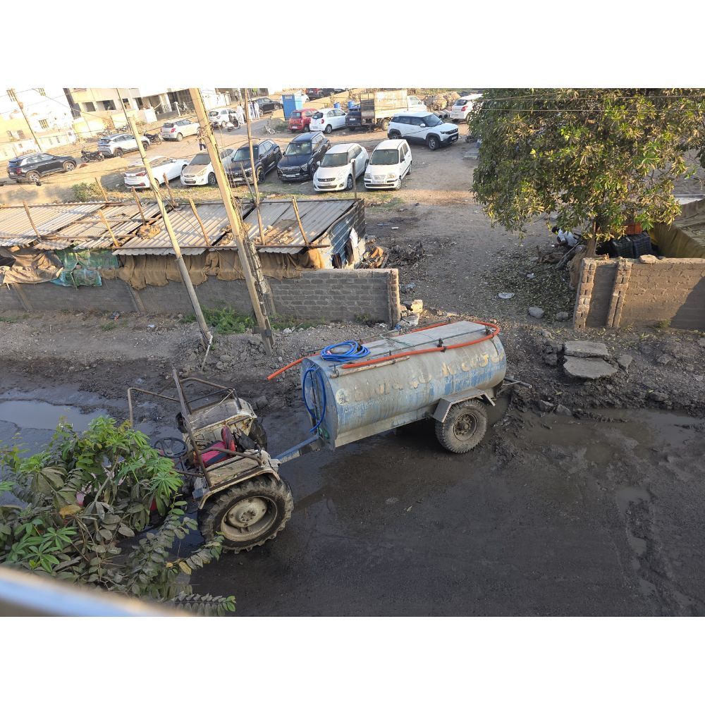 મોરબીના નાની કેનાલ રોડ પર પાણીની લાઈનમાં ભંગાણથી ટ્રાફિક સમસ્યા વધી.