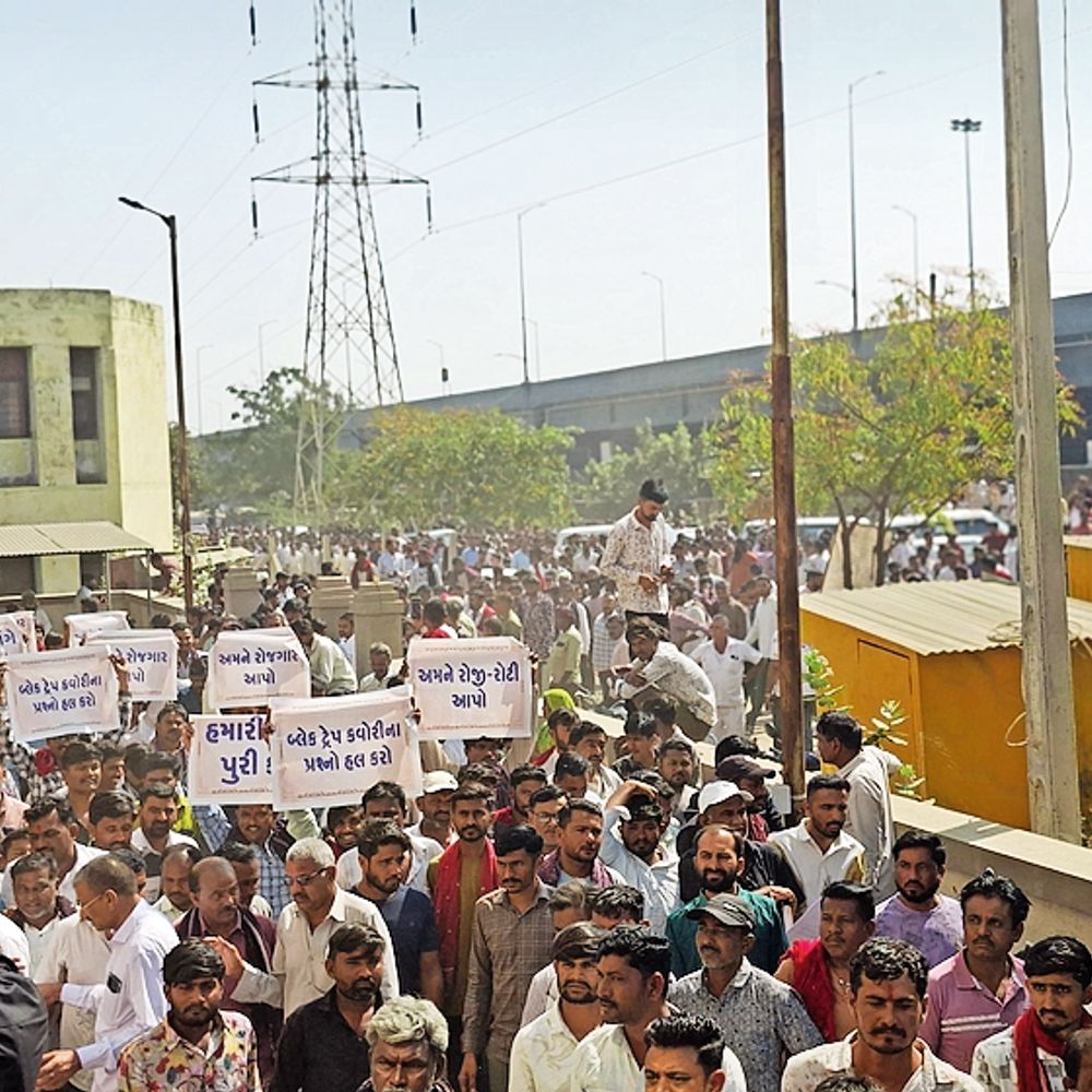 સાયલામાં ક્વોરી ઉદ્યોગની હડતાળથી 60 હજાર ટન કપચીનું ઉત્પાદન ઠપ, 4000 શ્રમિકોની ‘રોજીરોટી આપો’ના નારા સાથે રેલી.