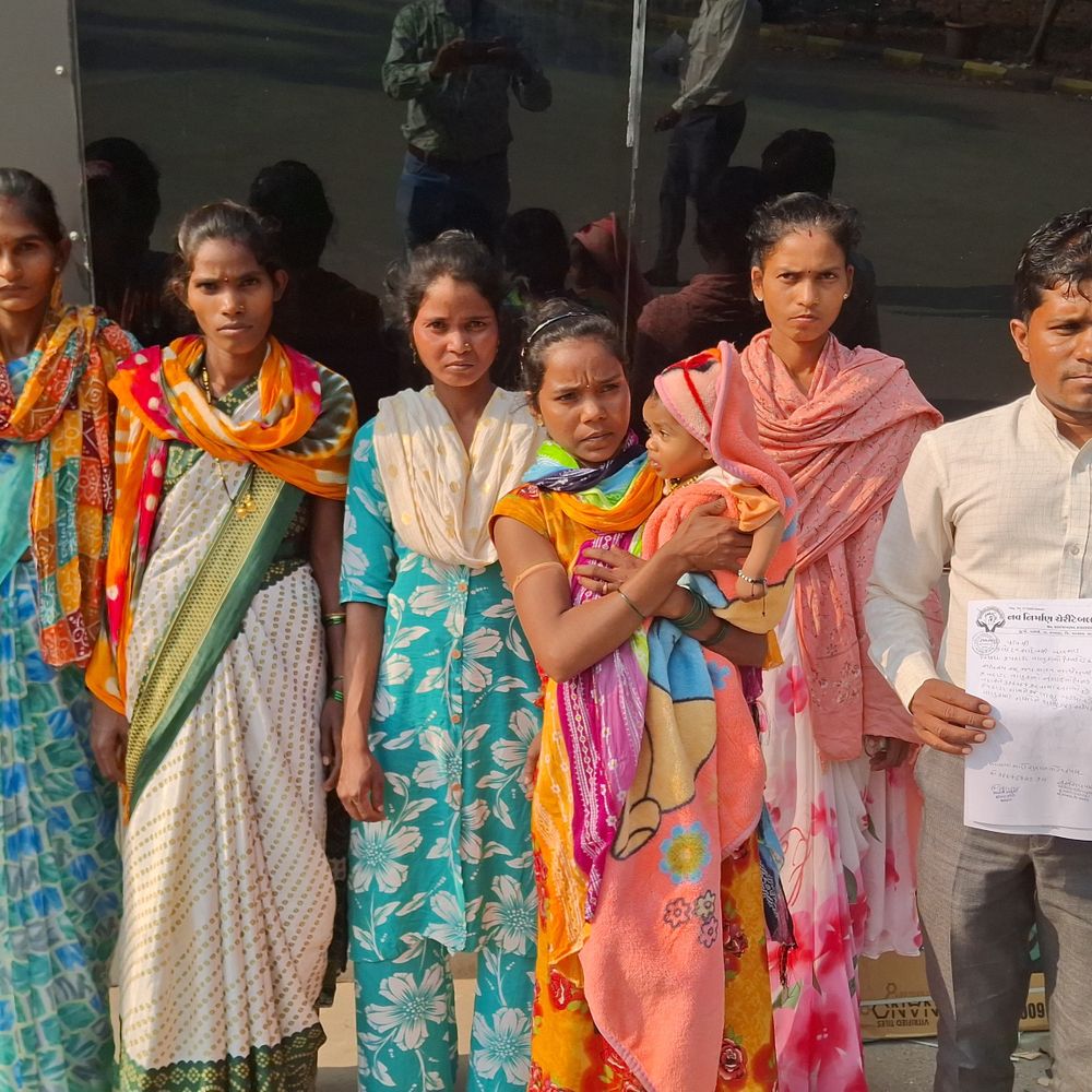 કપરાડાના રહીશો સમસ્યાઓથી પરેશાન: PM આવાસ હપ્તા, જમીન રેકોર્ડ અને પિનકોડ બદલાવવાથી હાલાકી.