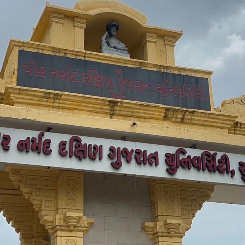 VNSGUનો નિર્ણય: શરતો પૂરી ન કરનાર 11 ગ્રાન્ટેડ કોલેજના સેલ્ફ-ફાઈનાન્સ કોર્સ બંધ, નવા એડમિશન પર રોક.