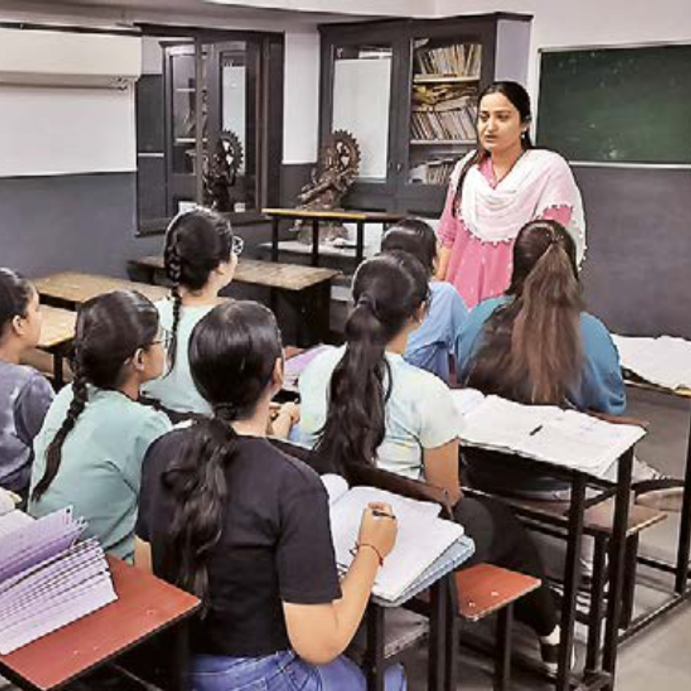 બોર્ડની પરીક્ષાની તૈયારી માટે સરસ્વતી સ્કૂલમાં વિદ્યાર્થીઓ માટે નાઇટ શિફ્ટ શરૂ કરાઈ.