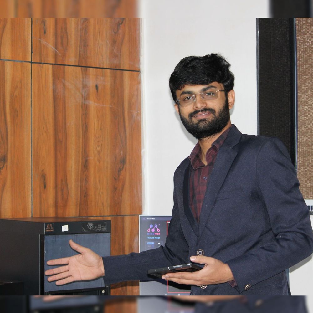 એન્જિનિયર થયા પછી 3 વર્ષ નોકરી કરી 27 વર્ષે કંપનીના માલિક બન્યા.