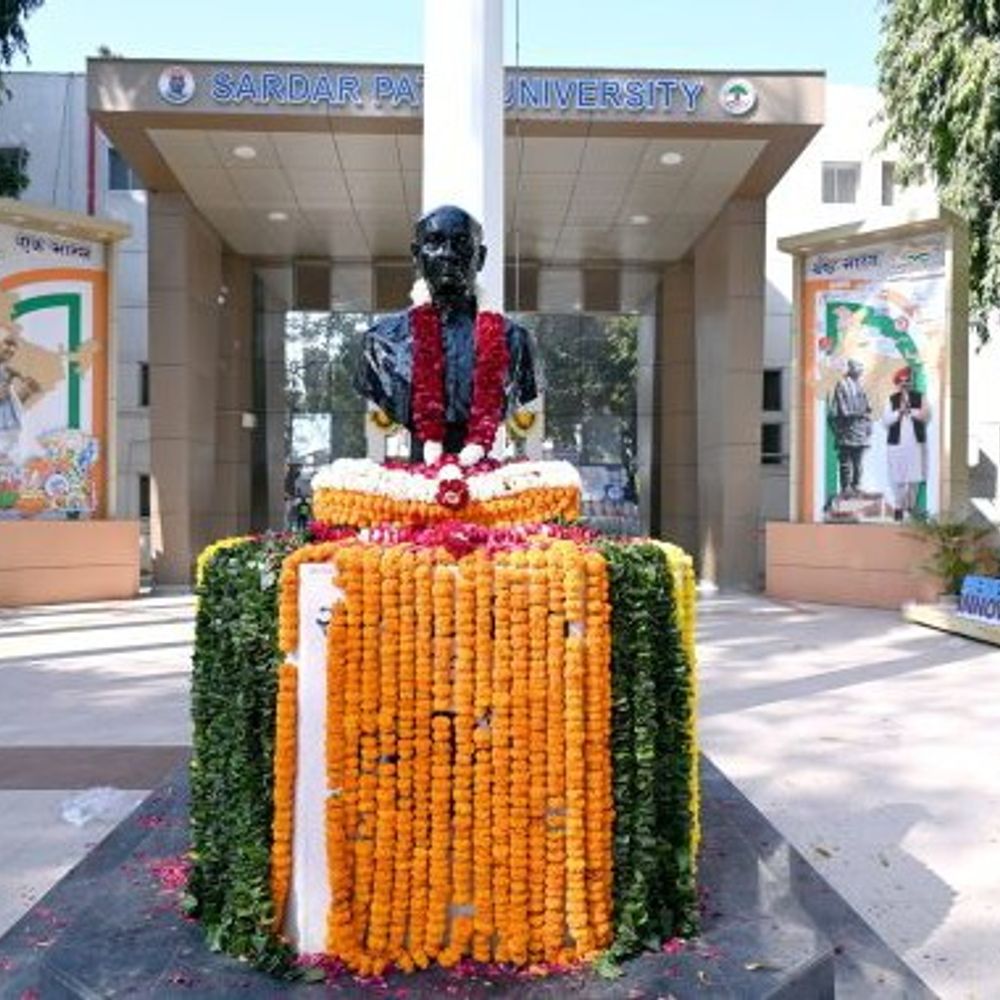 SP યુનિવર્સિટીમાં AI, સેમિકન્ડક્ટર, સ્પેસ સાયન્સ પર યુવા વૈજ્ઞાનિકોની પ્રતિભાનું પ્રદર્શન કરતો ત્રણ દિવસીય 'વિજ્ઞાનોત્સવ' શરૂ.