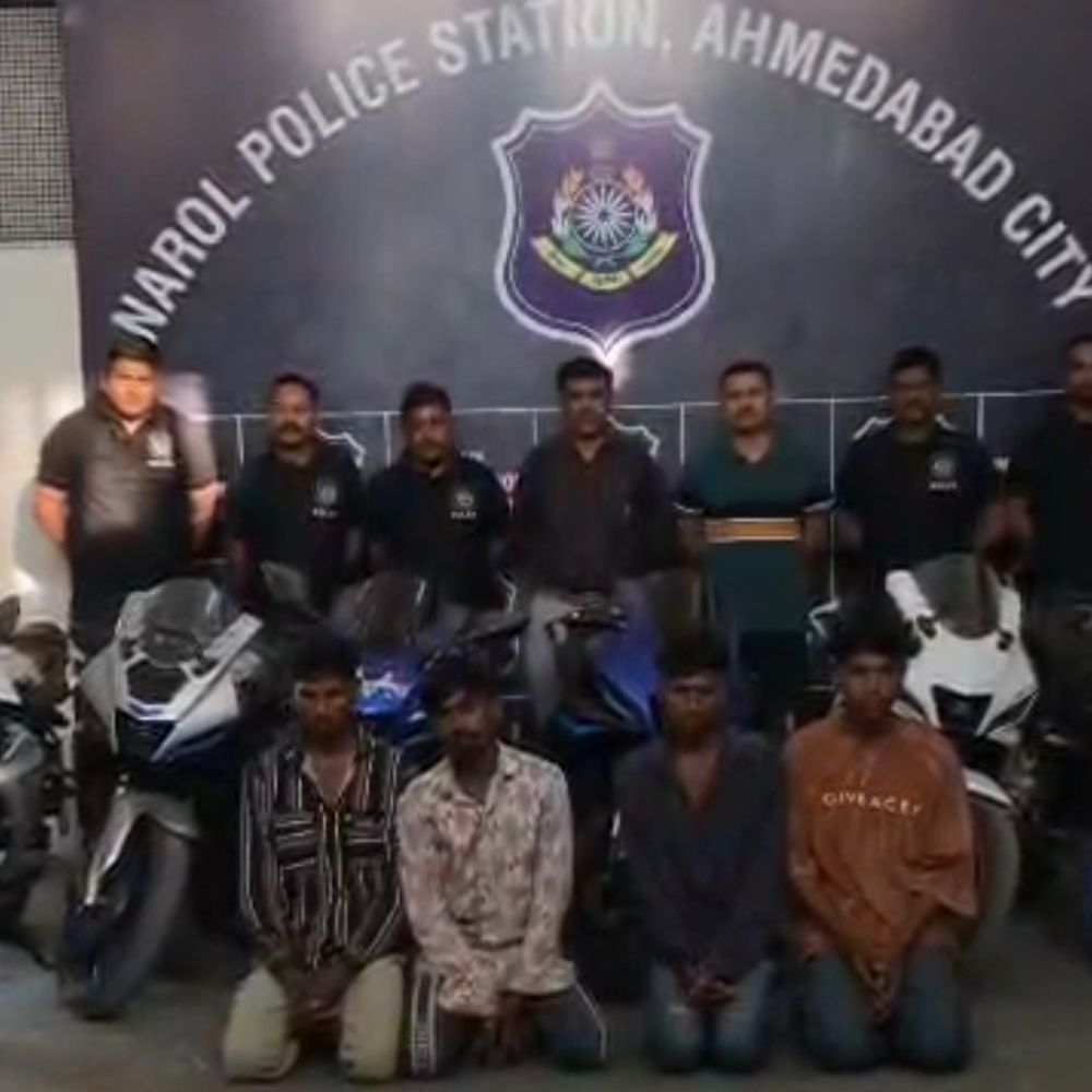 સ્પોર્ટ્સ બાઈક ચોરતી આંતરરાજ્ય ગેંગના 4 આરોપીઓ પકડાયા, જે ગુજરાતમાંથી બાઈક ચોરીને રાજસ્થાન લઈ જતા હતા.