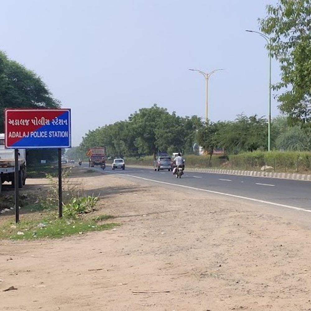 ₹10ની નોટ બદલવા બાબતે ઝુંડાલમાં નિવૃત બેંક કર્મચારી પર જીવલેણ હુમલો, બે શખ્સો વિરુદ્ધ ફરિયાદ.