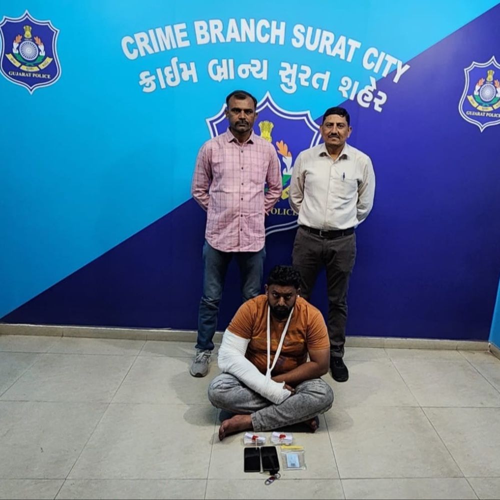 ડ્રગ્સ પેડલર પકડાયો: રિલાયન્સ મોલ પાર્કિંગમાં ફિલ્મી દૃશ્યો, આરોપીનો શર્ટ ફાટ્યો.