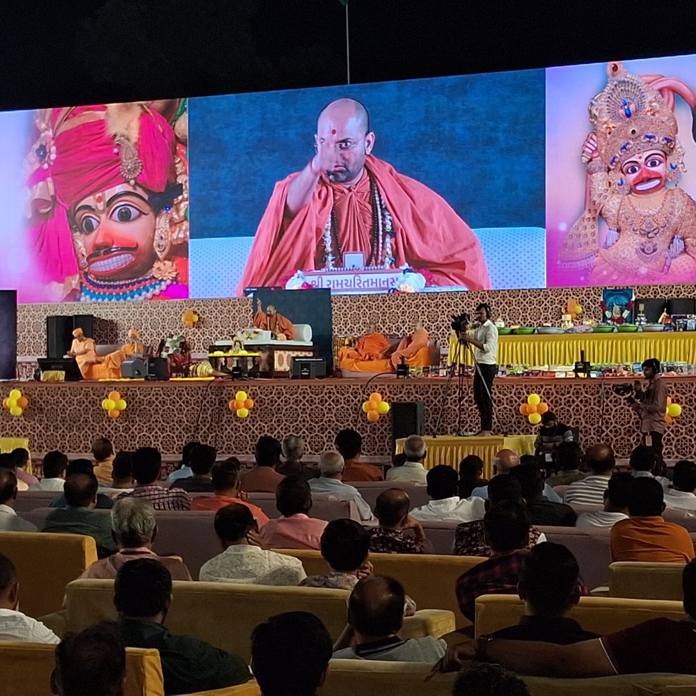 વલસાડમાં હનુમાન ચાલીસા યુવા કથા યોજાઈ, હરિપ્રકાશદાસજીએ હનુમાનજીના નામને બ્રહ્માંડમાં સૌથી મોટું ગણાવ્યું.