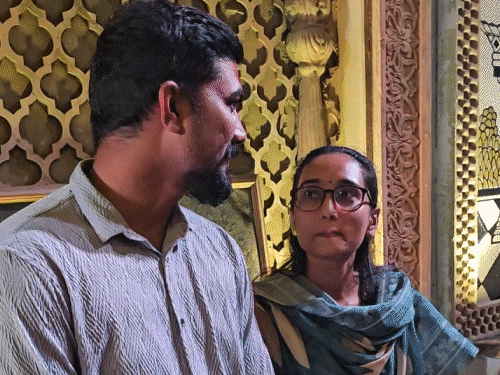 સુરતમાં મુસ્લિમ યુવતીના હિન્દુ યુવક સાથે હિન્દુ વિધિથી લગ્ન થશે:એક જ કંપનીમાં કામ કરતા સંપર્કમાં આવ્યા બાદ પરિવારની સંમતિથી પ્રભુતામાં પગલાં પાડશે