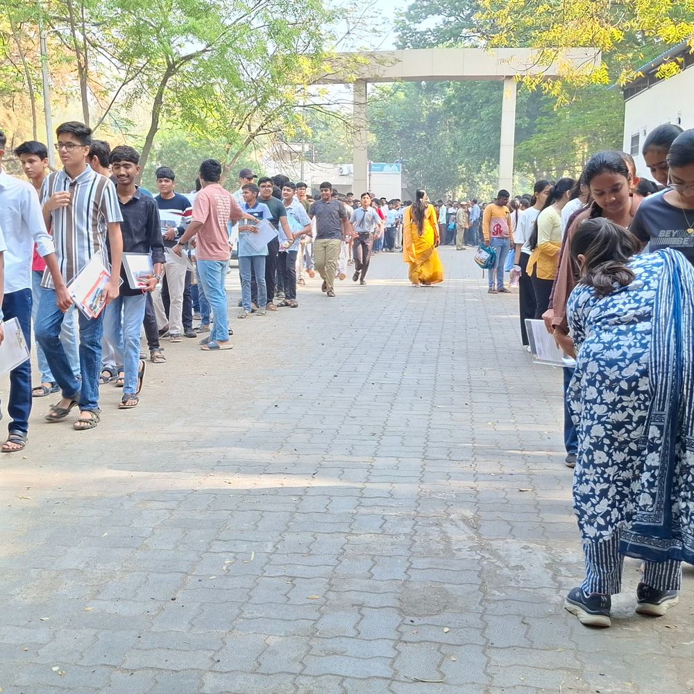 ભરૂચમાં બોર્ડ પરીક્ષાનો શાંતિપૂર્ણ પ્રારંભ: 143 કેન્દ્રો પર 35,861 વિદ્યાર્થીઓ પરીક્ષા આપી રહ્યા છે.