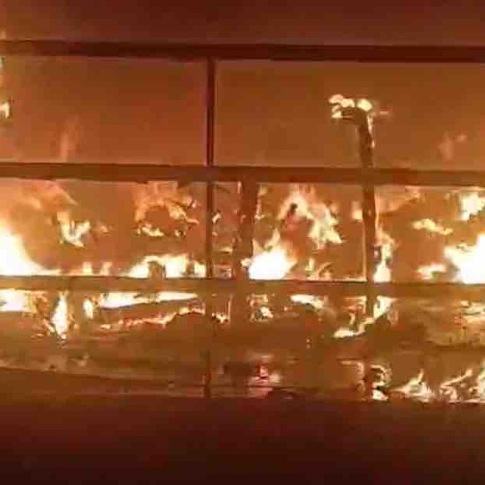 સાવરકુંડલા કોમ્પ્લેક્ષમાં આગ: ફાયર બ્રિગેડે જાનહાનિ ટાળી, ટીવી રિપેરિંગની દુકાનમાં નુકસાન.