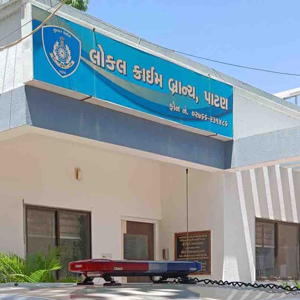 પાટણમાં LCBનો વરલી મટકાના જુગારધામ પર દરોડો, મુખ્ય આરોપી ઝડપાયો, 9 વોન્ટેડ, ₹49,870નો મુદ્દામાલ જપ્ત.