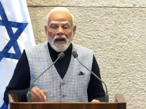 દીપડો ઘૂસ્યો અને મોદીએ ઉલ્લેખ કર્યો: મણિનગરની બેસ્ટ સ્કૂલની વાત, જ્યાં ફી 6 રૂપિયા અને આજે 4 હજાર વિદ્યાર્થીઓ છે.