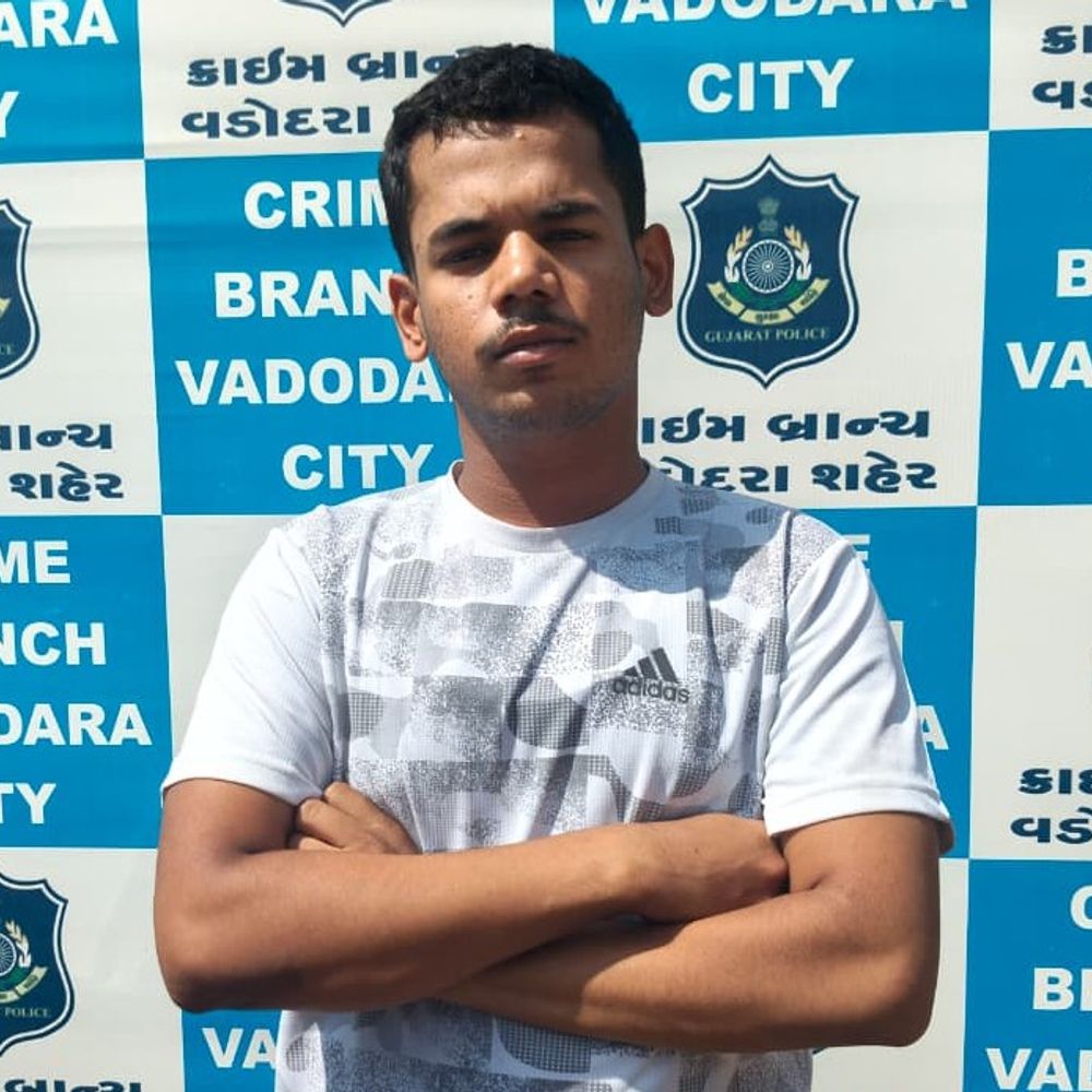 વડોદરામાં ₹1.80 લાખની Made in China ઈ સિગારેટ સાથે એક આરોપીની ધરપકડ, Instagram પર વેચાણ કરતો હતો.