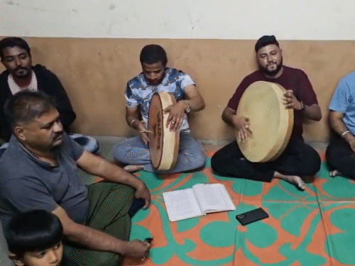 દાહોદ વણકર સમાજની લાવણી પરંપરા: ફાગ ઉત્સવમાં વડીલો, યુવાનો, બાળકો પૂર્વજોના ગીતોથી સંસ્કૃતિનું જતન કરે છે.