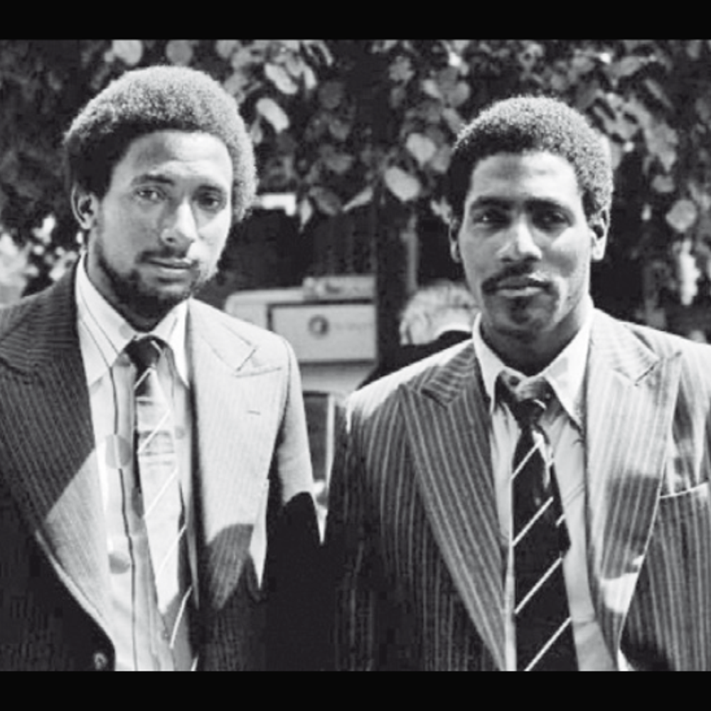 ક્રિકેટની શરૂઆતની એક પ્રેરણાદાયક વાર્તા, જેમાં મિત્રતા અને ખેલદિલીની ભાવના વ્યક્ત થાય છે.