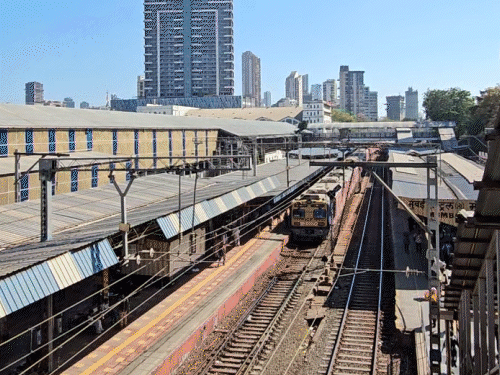 દેશના સૌથી વ્યસ્ત રેલવે સ્ટેશનનો અહેવાલ: 1700 ટ્રેનનું સંચાલન, દર દોઢ મિનિટે એક ટ્રેન, 31 લાખ મુસાફરો.