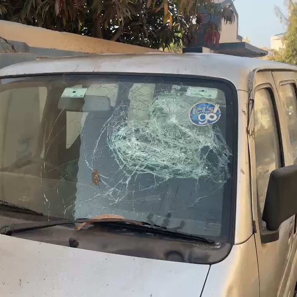 મોરબીમાં 15 કારના કાચ તોડ્યા: સનાળા રોડ સહિતના વિસ્તારોમાં ઘટના, પોલીસે CCTV ફૂટેજ તપાસ હાથ ધરી.