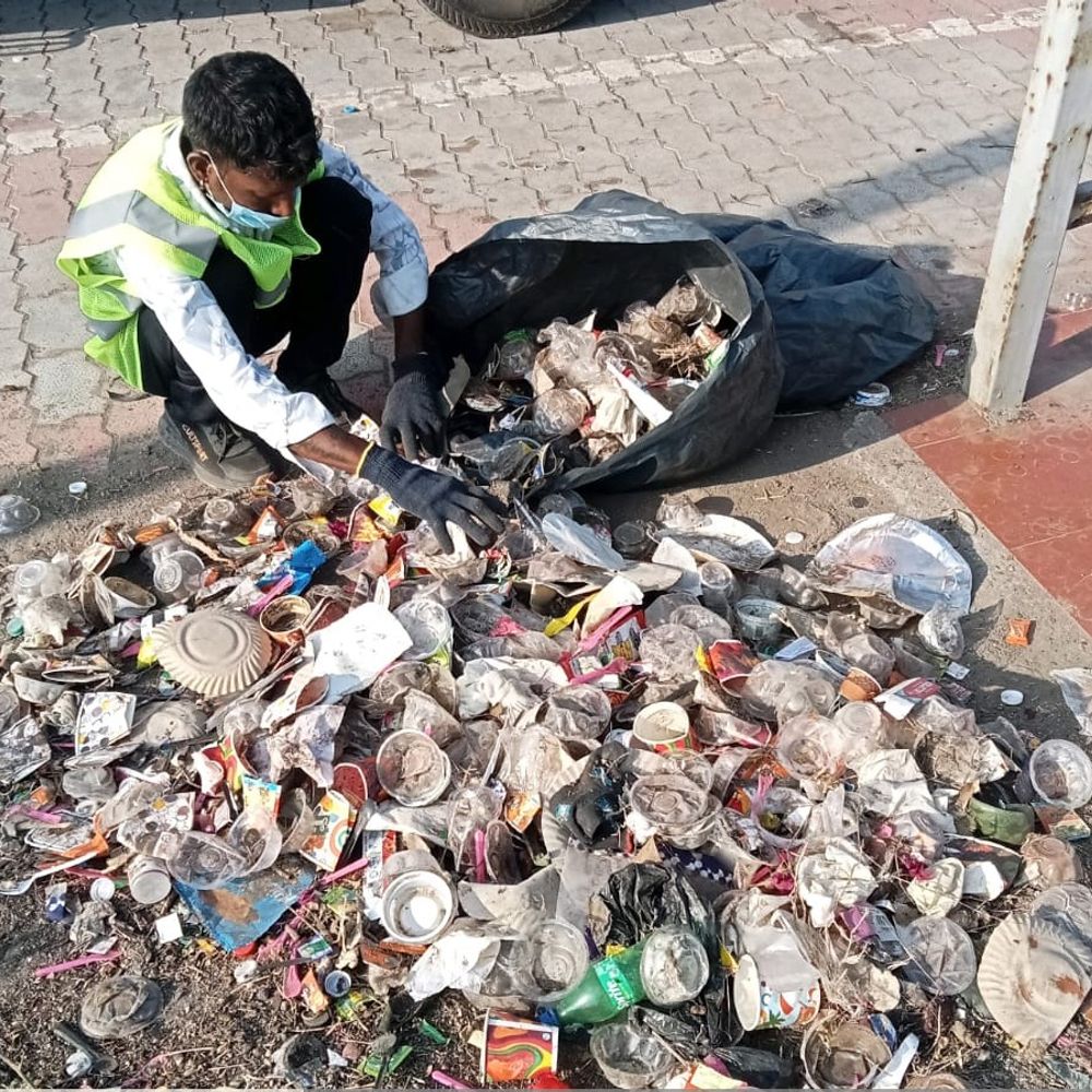 જામનગર-દ્વારકા હાઈવે પર પ્લાસ્ટિક સફાઈ અભિયાન