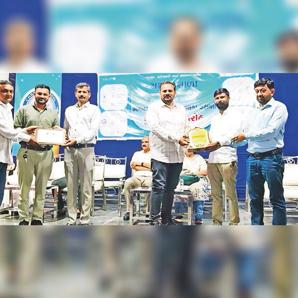 માત્ર 55 વિદ્યાર્થીઓ, અંતરિયાળ ગામ અને શ્રેષ્ઠ શાળાનો એવોર્ડ.",