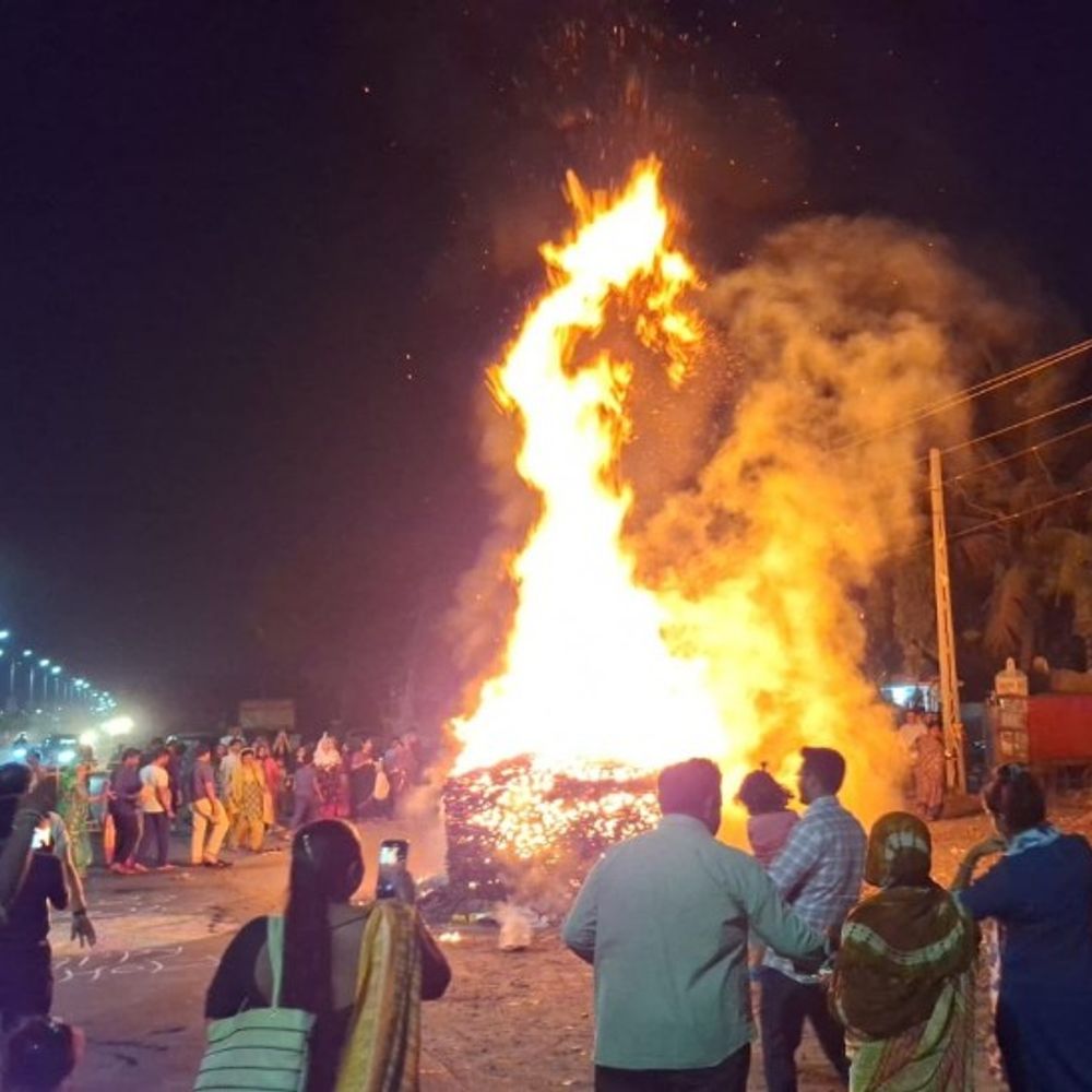 વર્ષ 2026: અતિવૃષ્ટિ, વાવાઝોડાની આગાહી; જ્વાળાઓ સુખ લાવશે, ધુમાડો મોંઘવારી લાવશે; જ્યોતિષીઓનો વરતારો.