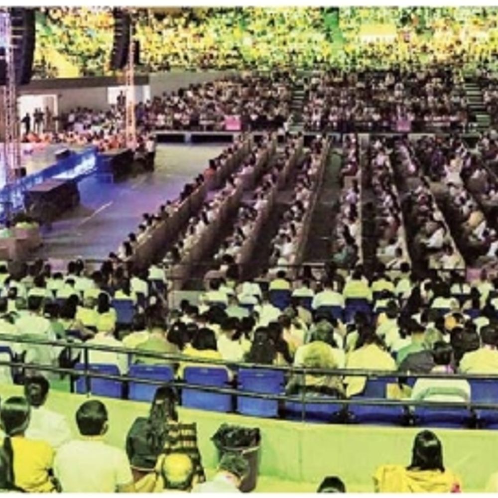 ગુરુદેવ શ્રી શ્રી રવિશંકરજીનો યુવાનો સાથે સંવાદ: કૃષ્ણની જેમ જવાબદારી હળવાશથી વહન કરો.