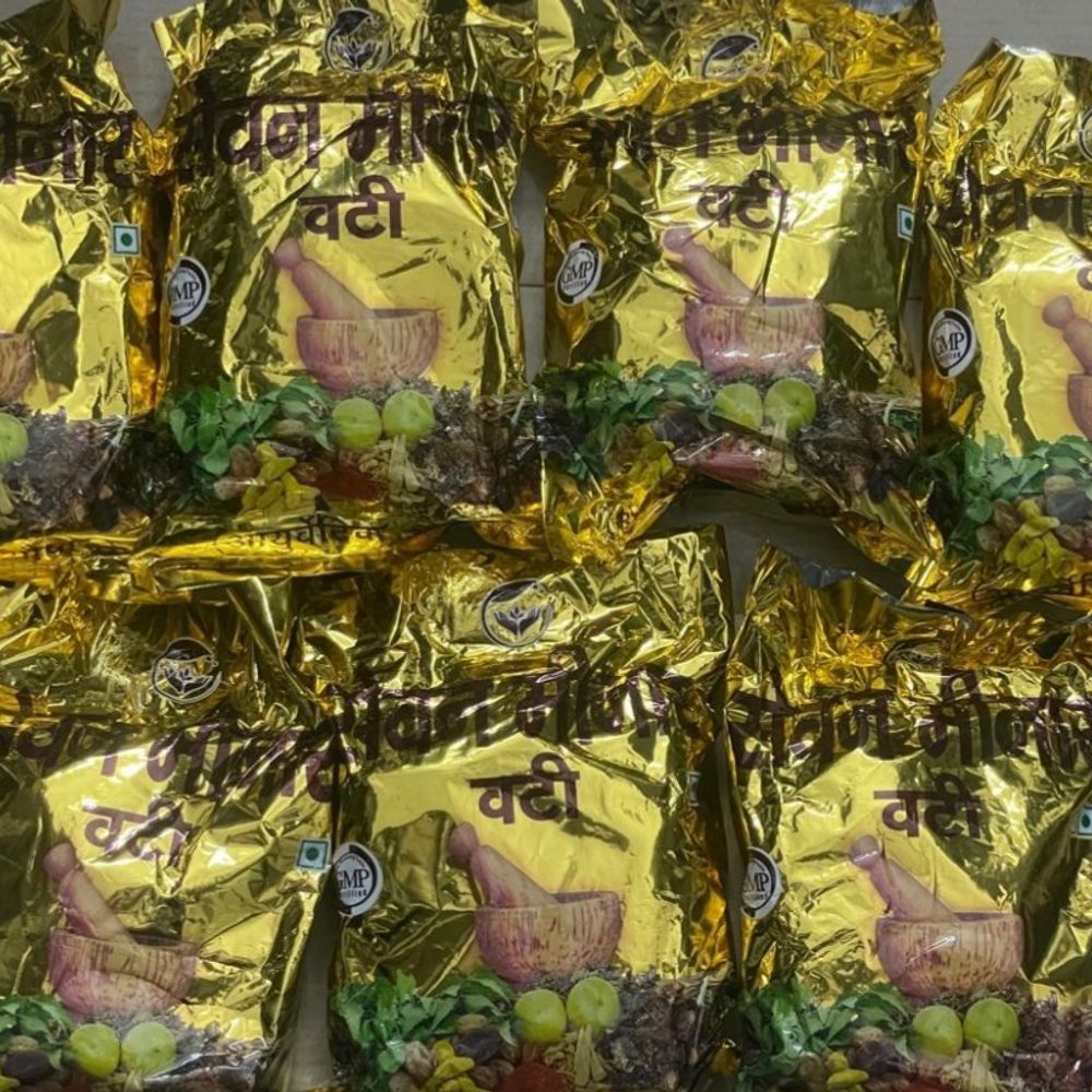 SOG એ દરેડમાં નશાકારક ચોકલેટ વેચનારને પકડ્યો; 'સેવન મિનાર આયુર્વેદિક ઔષધિ'ના નામે કાળો કારોબાર કરનાર ઝડપાયો.