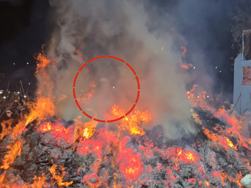 મથુરામાં હોળીની જ્વાળાઓ વચ્ચેથી યુવક પસાર: 5200 વર્ષ જૂની પરંપરામાં વિદેશીઓ આશ્ચર્યચકિત