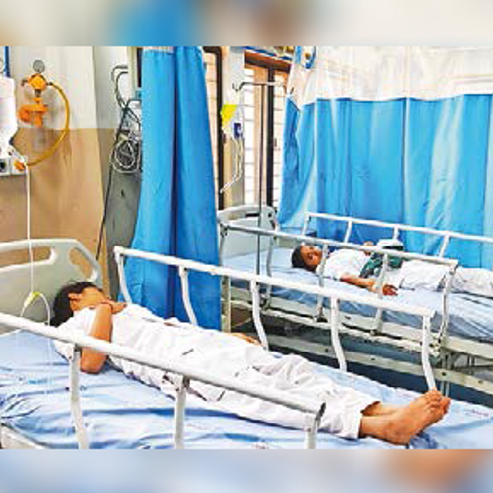 બેદરકારીથી અકસ્માત: માધાપરમાં બમ્પ પર ST બસ ઉછળી, 9ને ઈજા.",