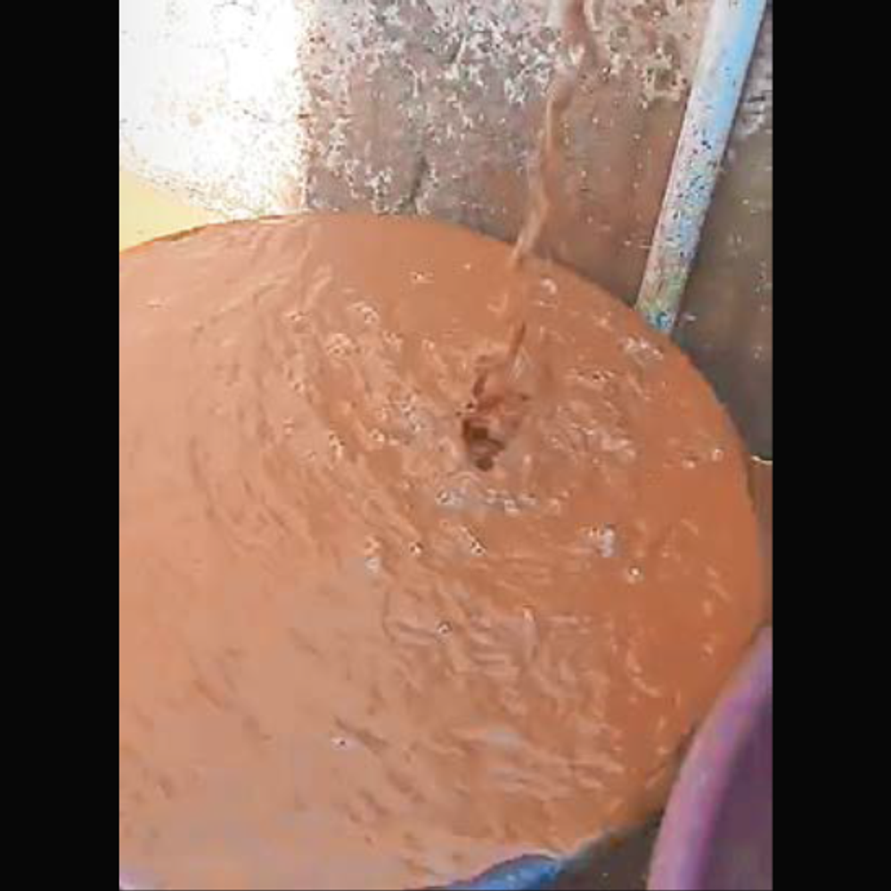 વિથોણમાં રોગચાળાની દહેશત: મફતનગરના લોકોને 20 દિવસથી 'લાલ પાણીની સજા' મળી રહી છે.