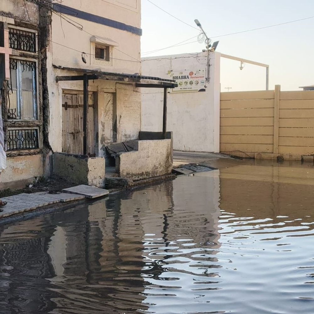 સોમનાથ યાત્રાધામ: આસ્થા વચ્ચે ગંદકી, દિગ્વિજય દ્વાર પાસે ગટરનું પાણી ભરાયું, શ્રદ્ધાળુઓને ગંદકીમાંથી પસાર થવાની ફરજ.