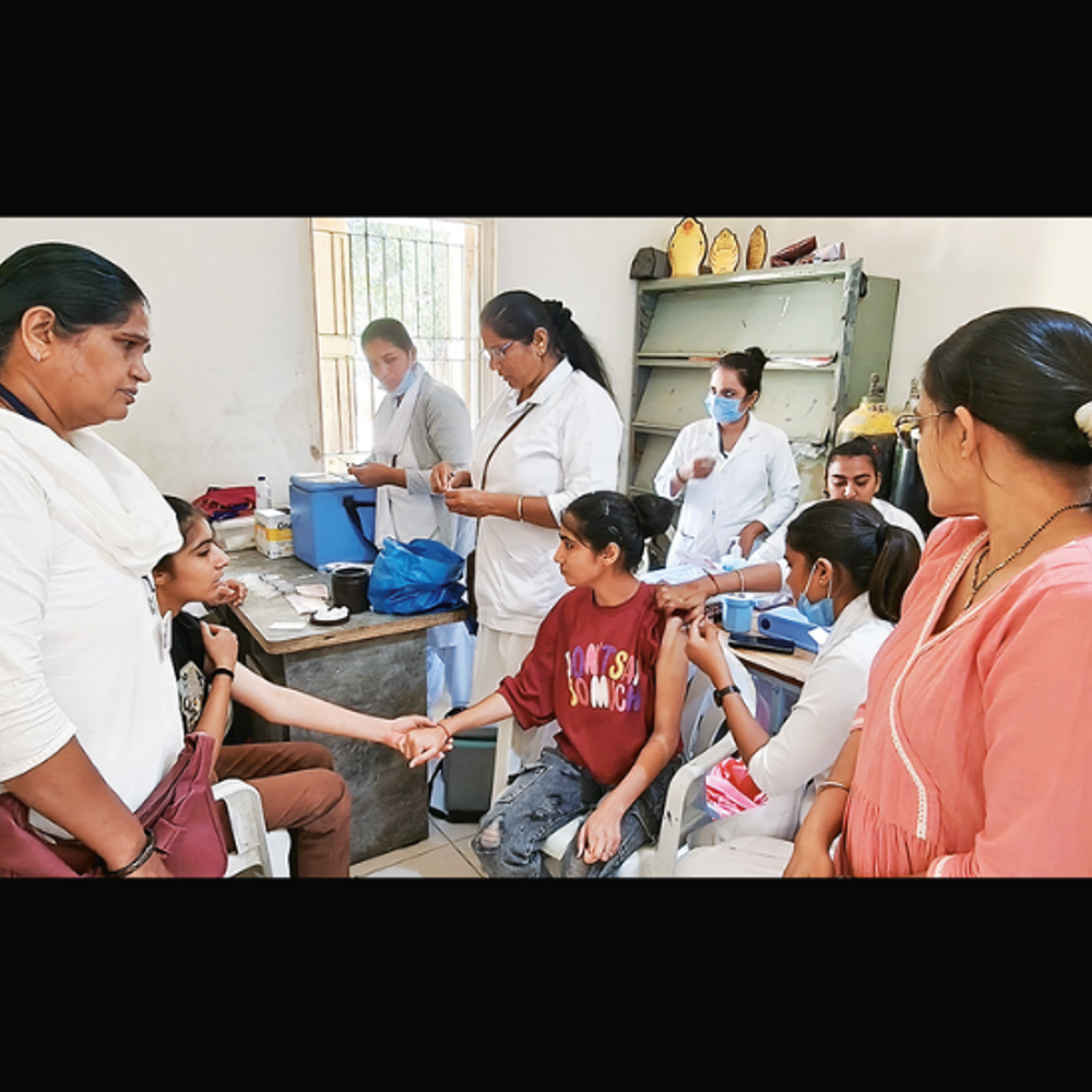 Cervical કેન્સર સામે દીકરીઓને સુરક્ષિત કરાઈ: પાટણમાં દેસાઈ સમાજ દ્વારા 215 દીકરીઓને સર્વાઈકલ રસી અપાઈ.