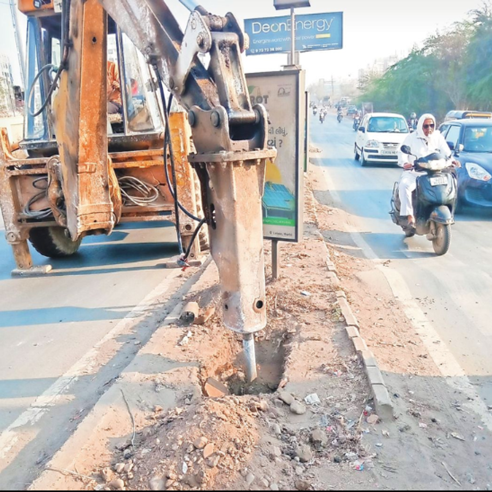 વિકાસ કામોને પ્રાધાન્ય: મહેન્દ્રનગર-પીપળી રોડ, શનાળા સર્કલ-રાજપર રોડના કામોને અગ્રતા.