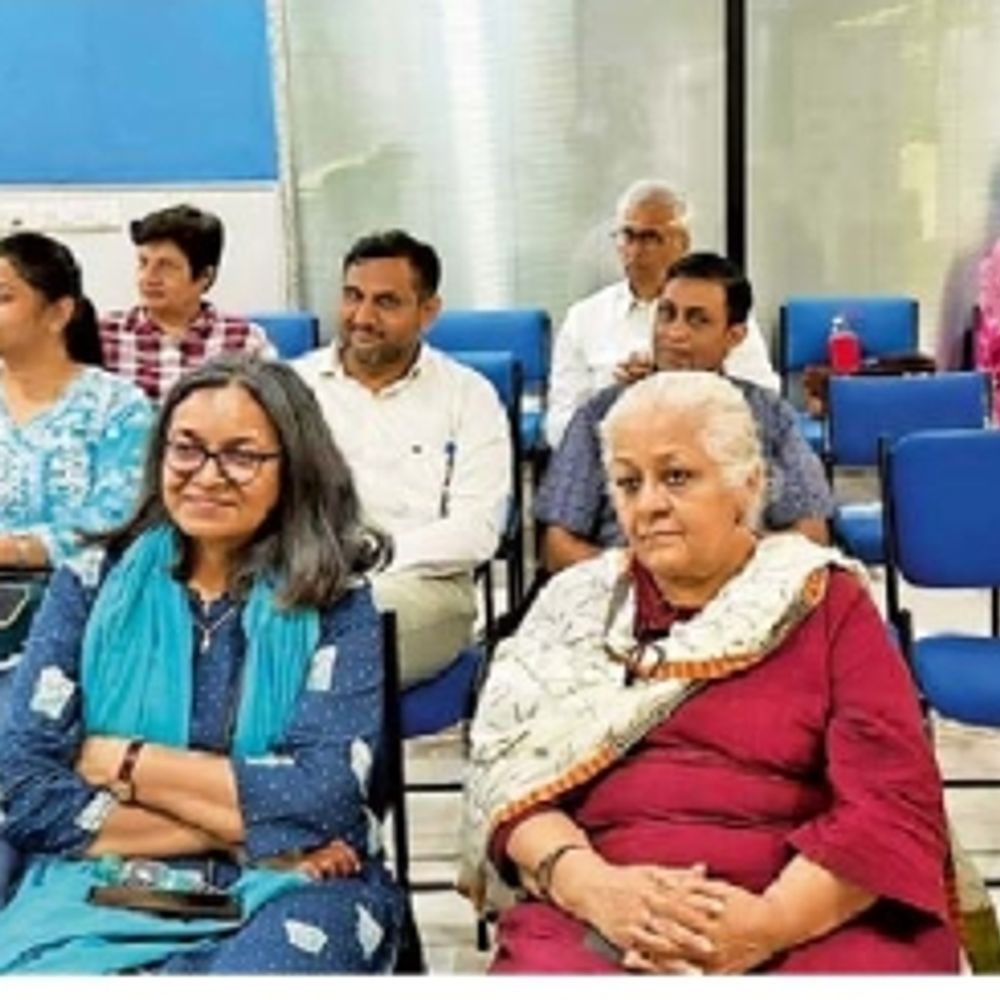 'વારસાની વાતો': વડોદરાના ઇતિહાસને ઉજાગર કરતું સત્ર, જેમાં શહેરના સર્કલ-ફળિયાના નામમાં પ્રકૃતિનો વાસ હોવાની માહિતી અપાઈ.