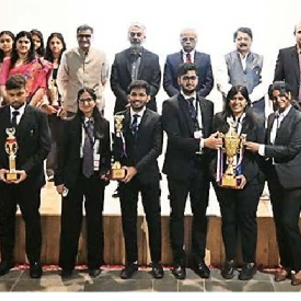 નવરચના યુનિ.માં લો ફેસ્ટિવલ: કાયદાના અભ્યાસુઓ માટે 'રિયલ' કોર્ટનો અનુભવ.",