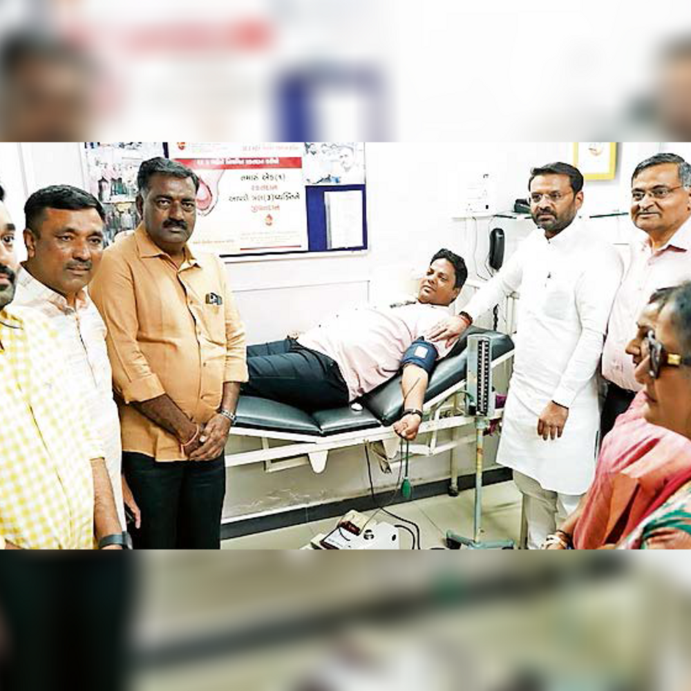 સાંસદના જન્મદિવસે સેવા: કચ્છમાં સાંસદ વિનોદ ચાવડાના જન્મદિવસની સેવાકાર્યો દ્વારા ઉજવણી કરાઈ.