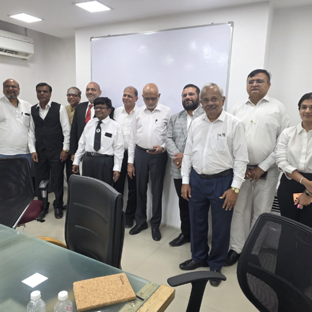 વડોદરા કોર્ટમાં વકીલોની સમસ્યાઓ: પાર્કિંગ, બેઠક વ્યવસ્થા અને એડવોકેટ હાઉસમાં AC જેવી સુવિધાઓનો અભાવ ચર્ચાનો વિષય.