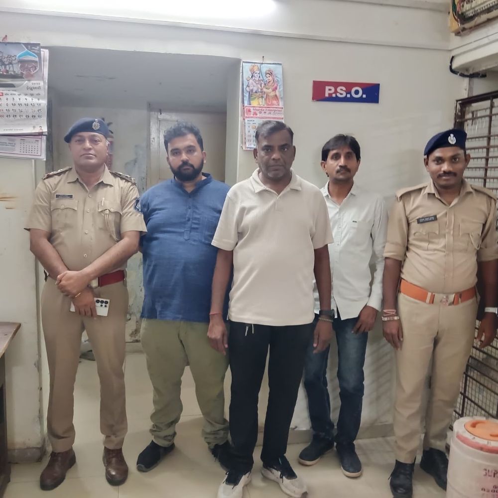 લ્યો બોલો, જીતની ઉજવણી કરી રહેલા પ્રશંસકોની અટકાયત:સમા પોલીસે ધ્વનિ પ્રદૂષણ ફેલાવી પોલીસની કાર્યવાહીમાં અડચણ ઉભી કરનારા ત્રણ સામે ફરિયાદ નોંધી