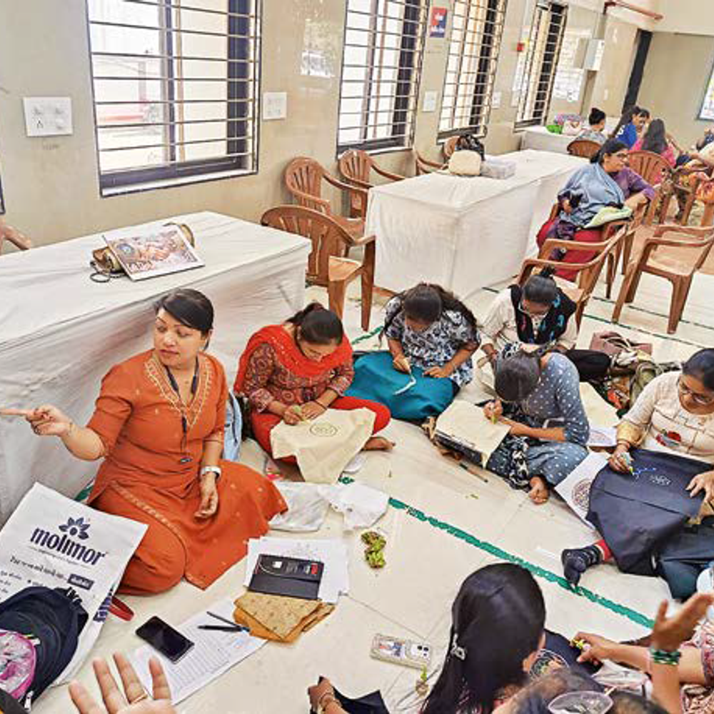 ઘરેલુ હિંસાનો ભોગ બનેલી મહિલાઓ માટે પોલીસની પહેલ: 270 મહિલાઓને તાલીમ આપી આત્મનિર્ભર બનાવવાનો પ્રયાસ.