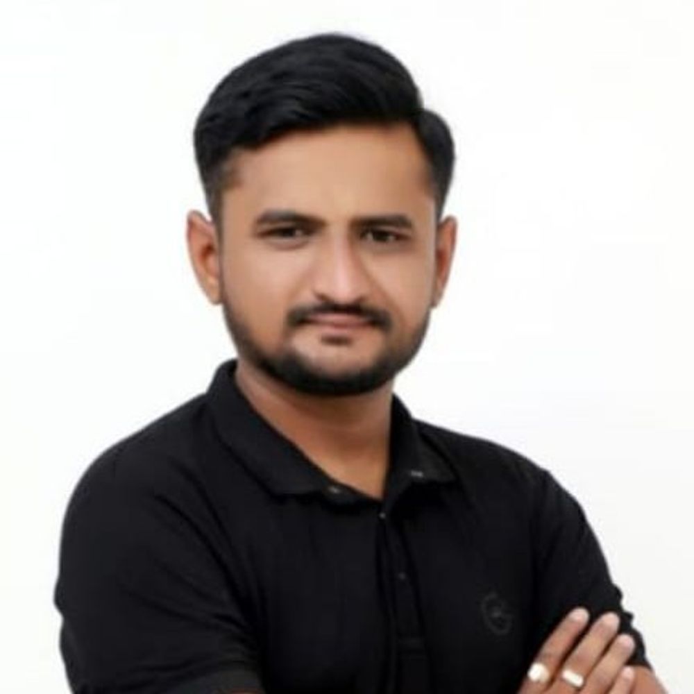 મોરબીમાં ક્રેટા કાર અકસ્માત:રવિરાજ ચોકડી પુલ પર અજાણ્યા વાહનને ટક્કર, યુવાનનું મોત