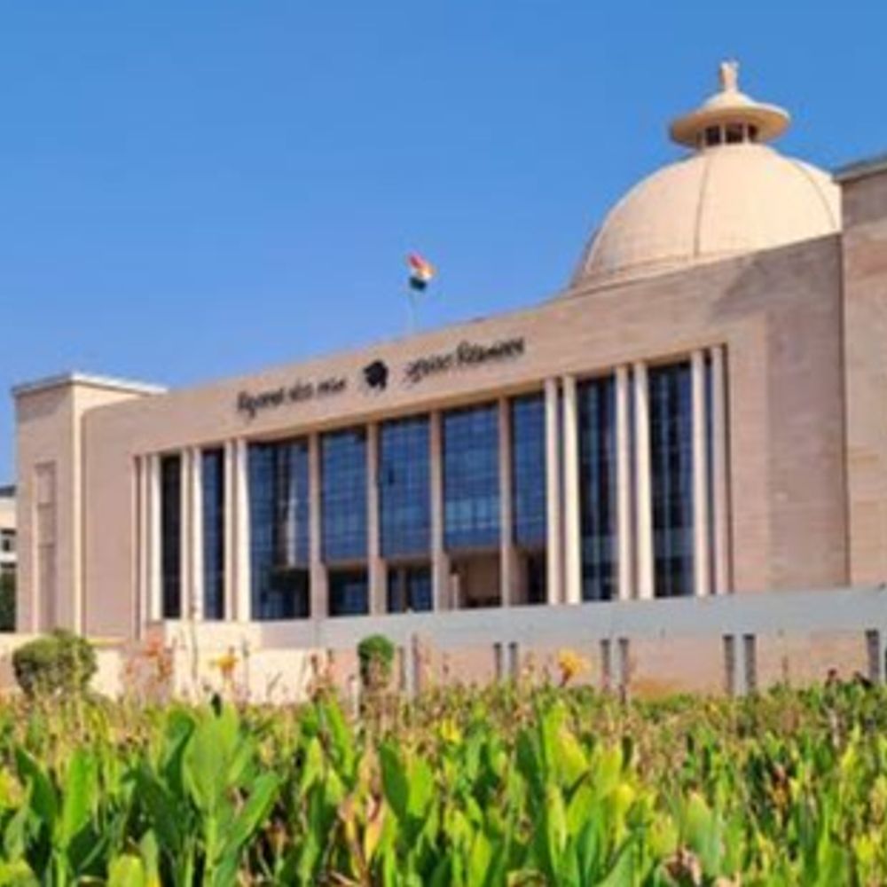 કેવી રીતે ભણશે ગુજરાત? 19 જિલ્લાઓની શાળામાં શિક્ષકોની ભારે અછત:સામાજિક વિજ્ઞાનની 601 અને ગણિત-વિજ્ઞાનની 410 સહિત 1011 જગ્યાઓ ખાલી