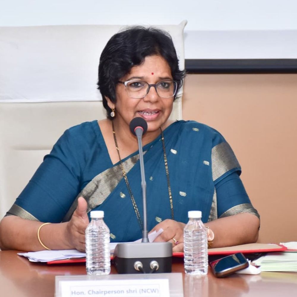 'આયોગ આપને દ્વાર' અભિગમ સાથે રાજ્યભરમાં મહિલા મહાજનસુનાવણી:રાષ્ટ્રીય મહિલા આયોગના અધ્યક્ષ વિજયા રાહટકરના અધ્યક્ષ સ્થાને મહિલા મહાજનસુનાવણી યોજાઈ, 15 કેસોમાંથી 12 કેસોનો સફળતાપૂર્વક નિકાલ