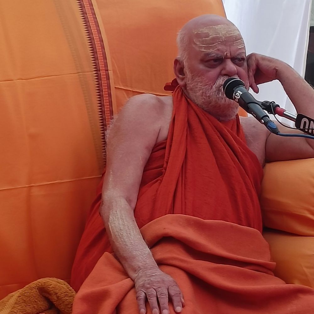 રાજનીતિનો અર્થ સત્તા નહીં પરંતુ પવિત્ર જવાબદારી:જગદગુરૂ શંકરાચાર્ય સ્વામી નિશ્ચલાનંદ સરસ્વતીજીનું વડોદરામાં આગમન, કહ્યું- આદર્શ સમાજ માટે ચોક્કસ ગુણો અનિવાર્ય