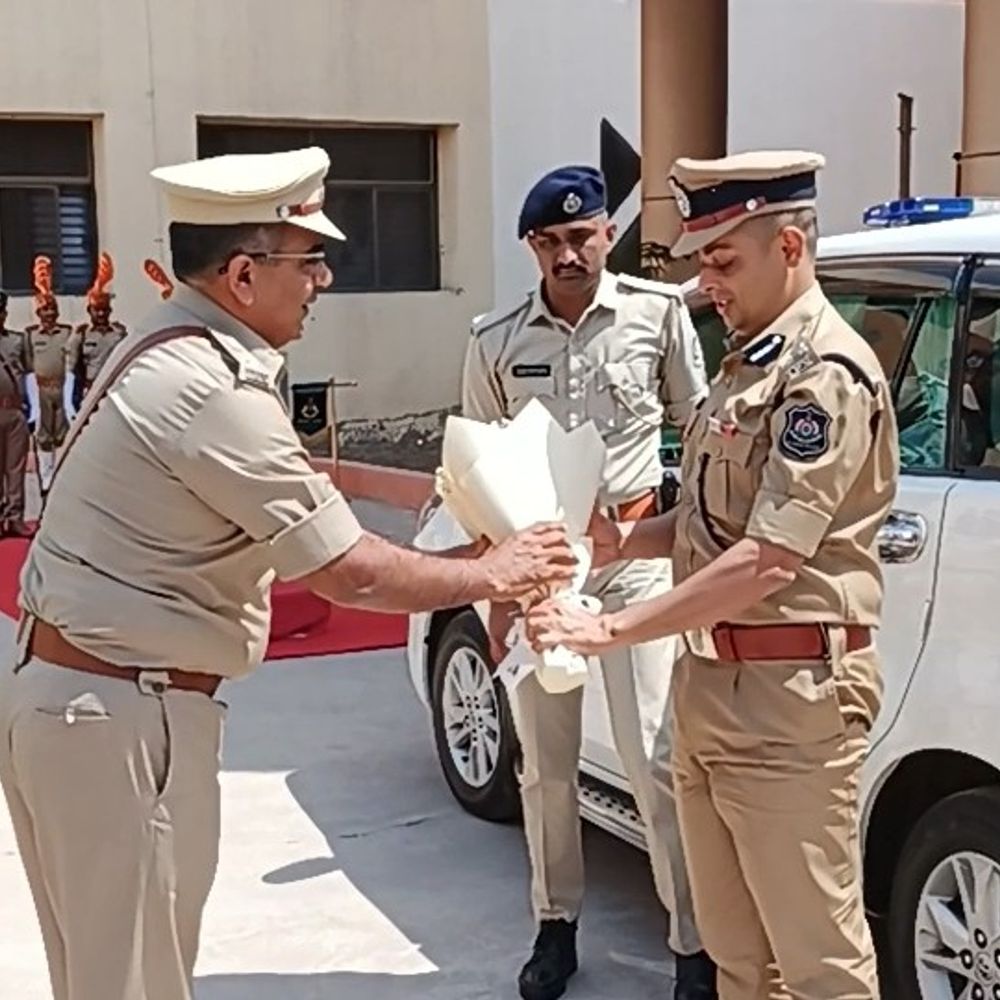 રેન્જ IG બન્યા બાદ પ્રથમવાર નિર્લિપ્ત રાય મોરબી પહોંચ્યા:અધિકારીઓ સાથે મેરેથોન બેઠક યોજી અસામાજિક તત્વો સામે કડક કાર્યવાહીની સૂચના, SPએ ASIને સસ્પેન્ડ કર્યા