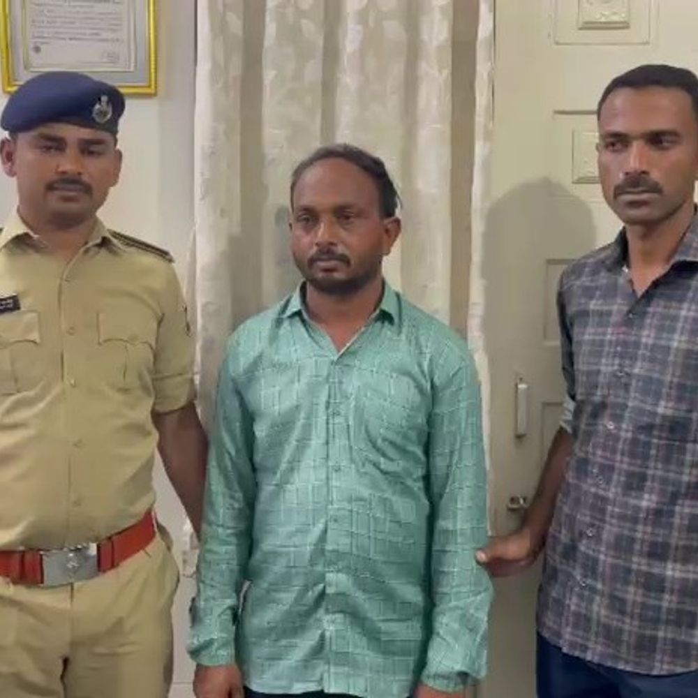 ગઢડા પંથકમાં સગીરા પર દુષ્કર્મ કરી ગર્ભ રાખનાર આરોપી ઝડપાયો:40 વર્ષીય શખ્સે ધમકી આપી દુષ્કર્મ આચર્યું હતું