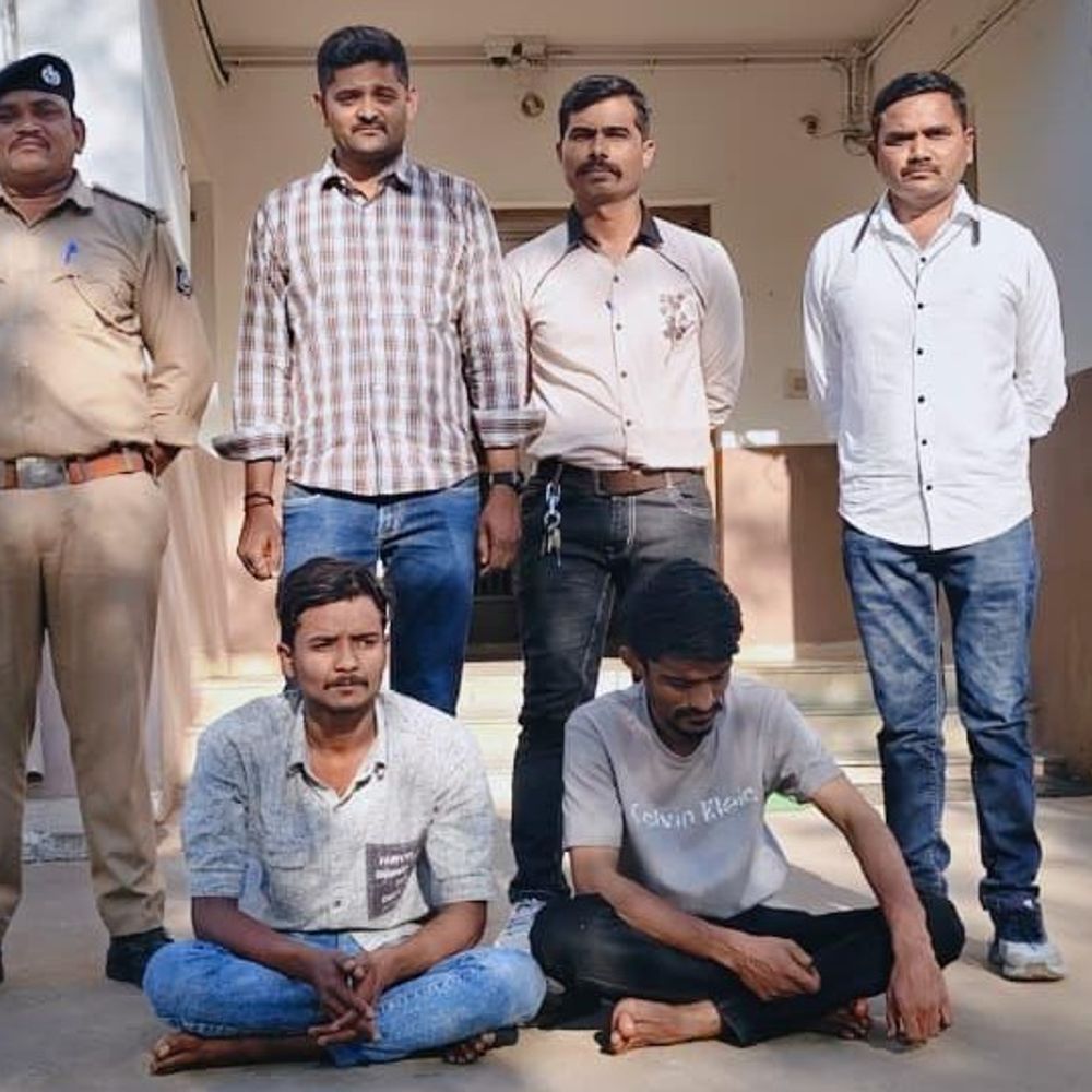 ધ્રાંગધ્રામાં ફરાર બે આરોપી ઝડપાયા:આરોપીઓ પાસેથી ગુનામાં વપરાયેલા હથિયાર અને કપડાં કબજે કરાયા