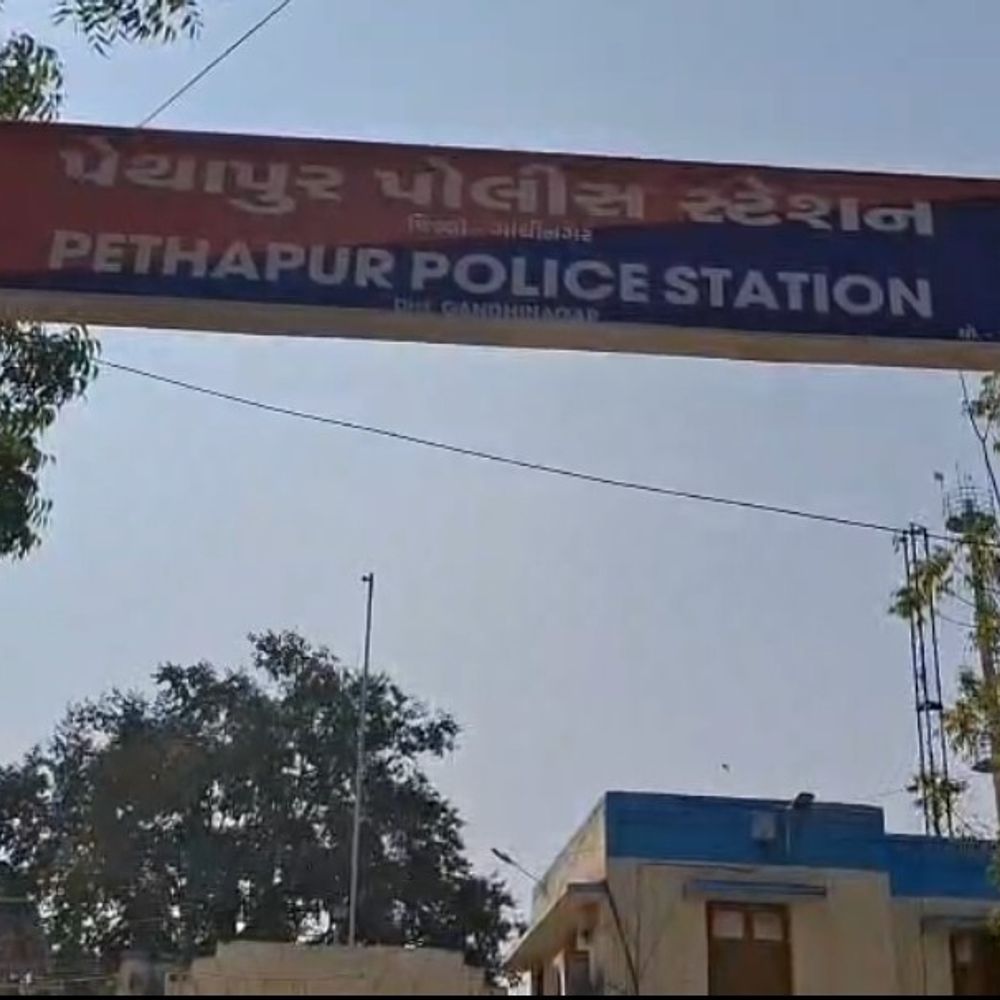 દીકરીના પ્રેમલગ્નનો ખાર રાખી પરિવારના 5 સભ્યો પર પિયરીયાનો હુમલો:ગાંધીનગરના મોટી આદરજની ઘટના, એકની હાલત ગંભીર