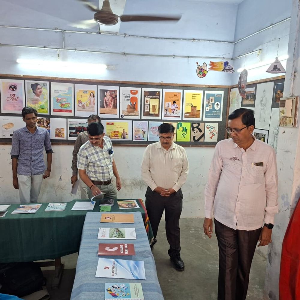 આર્ટ્સના વિદ્યાર્થીઓની 700 કૃતિઓ પ્રદર્શિત‎ કરાઈ:મહેસાણામાં ધી ન્યૂ પ્રોગ્રેસિવ કોલેજ ઑફ ફાઇન આર્ટ્સનું 45મું આર્ટ વર્ક પ્રદર્શન શરૂ