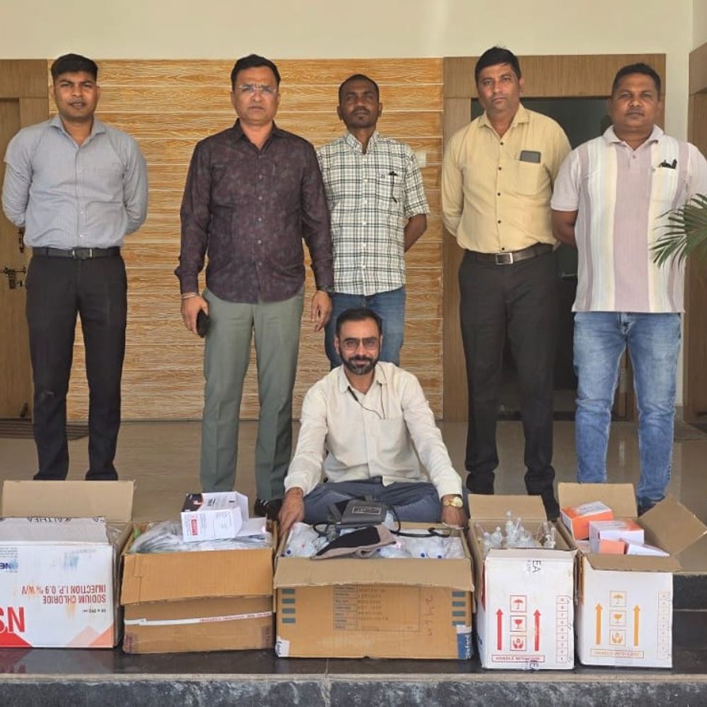 ઉચ્છલમાં ડિગ્રી વગર પ્રેક્ટિસ કરતો બોગસ ડોક્ટર ઝડપાયો:SOGએ ₹34 હજારની દવાઓ જપ્ત કરી, કાયદેસરની કાર્યવાહી શરૂ