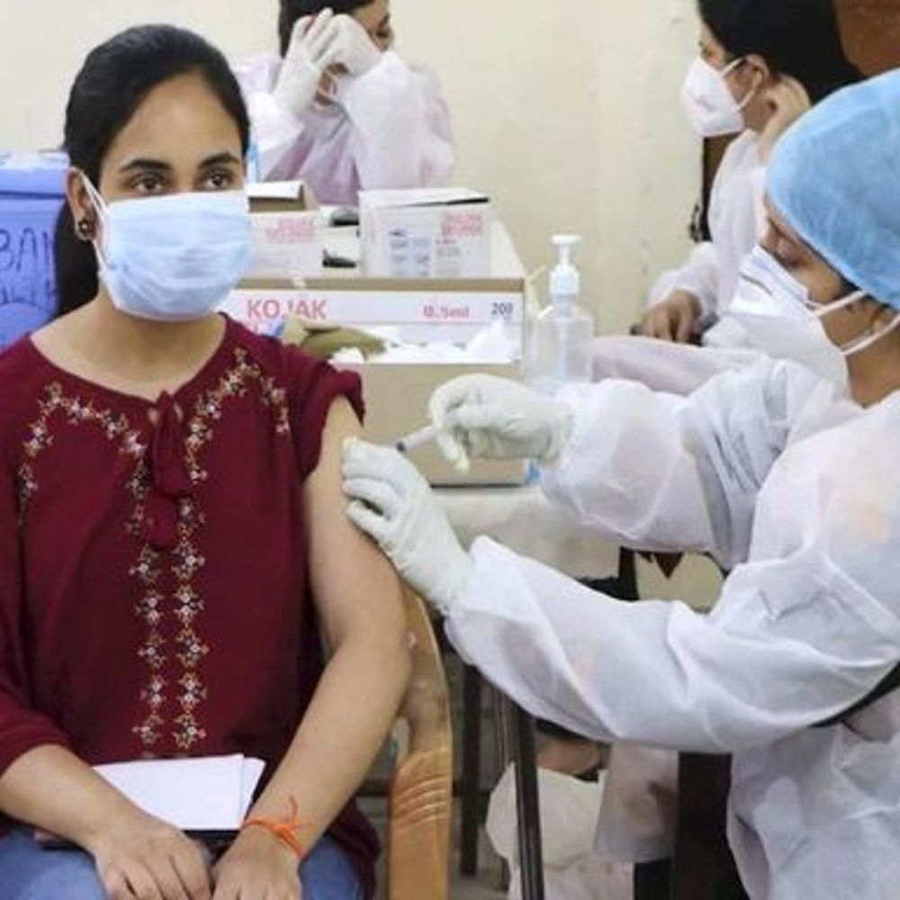 સુપ્રીમ કોર્ટે કહ્યું- સરકાર કોવિડ વેક્સિનથી થયેલા નુકસાનનું વળતર આપે:નવી પોલિસી બનાવે, સાઈડ ઈફેક્ટ્સની તપાસ માટે એક્સપર્ટ પેનલની જરૂર નથી