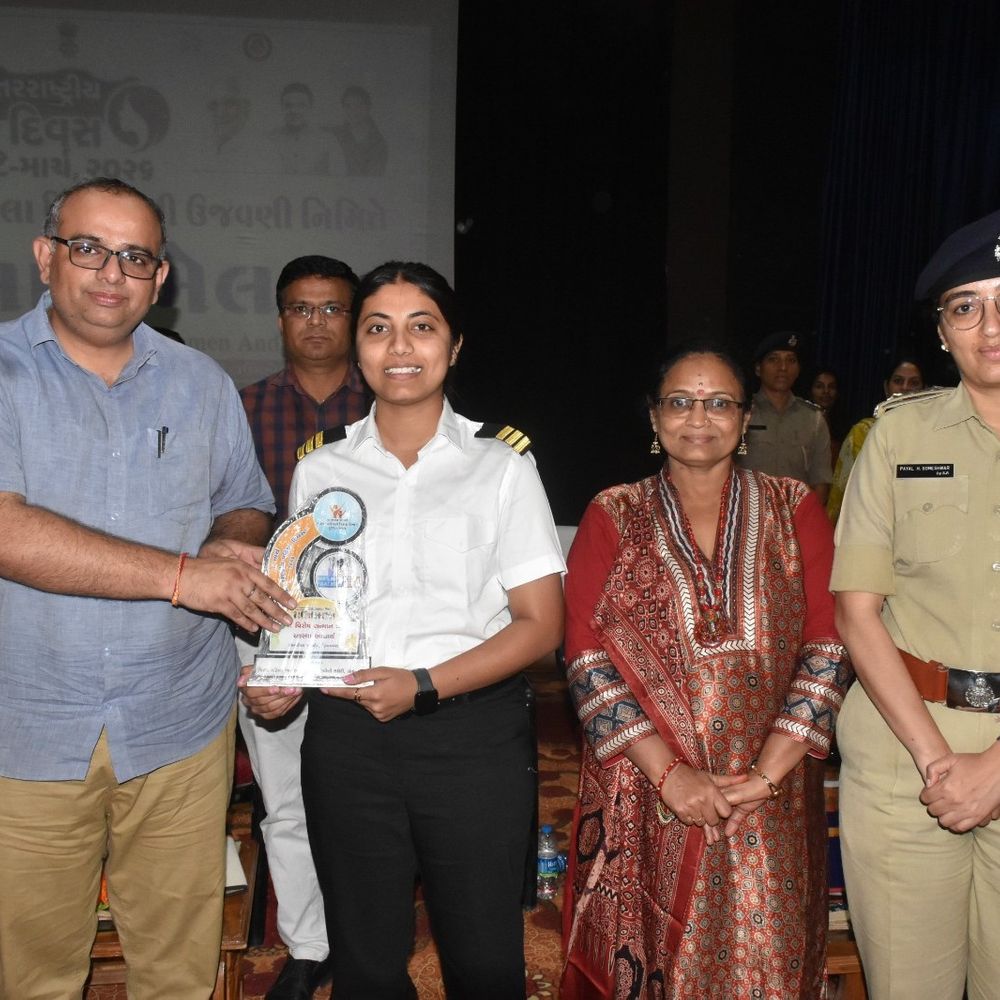 હિંમતનગરમાં આંતરરાષ્ટ્રીય મહિલા દિવસ પર સંમેલન:વિવિધ ક્ષેત્રની 26 મહિલાનું સન્માન કરાયું